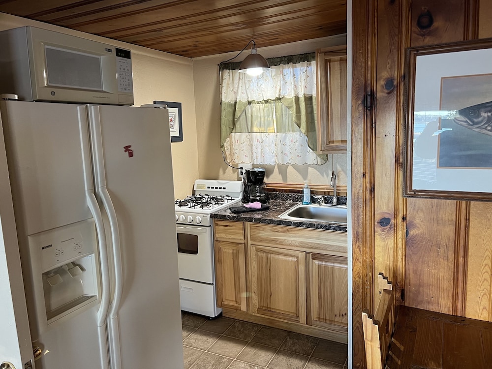 Rainbow's End Resort on Rainbow Lake - photo 40
