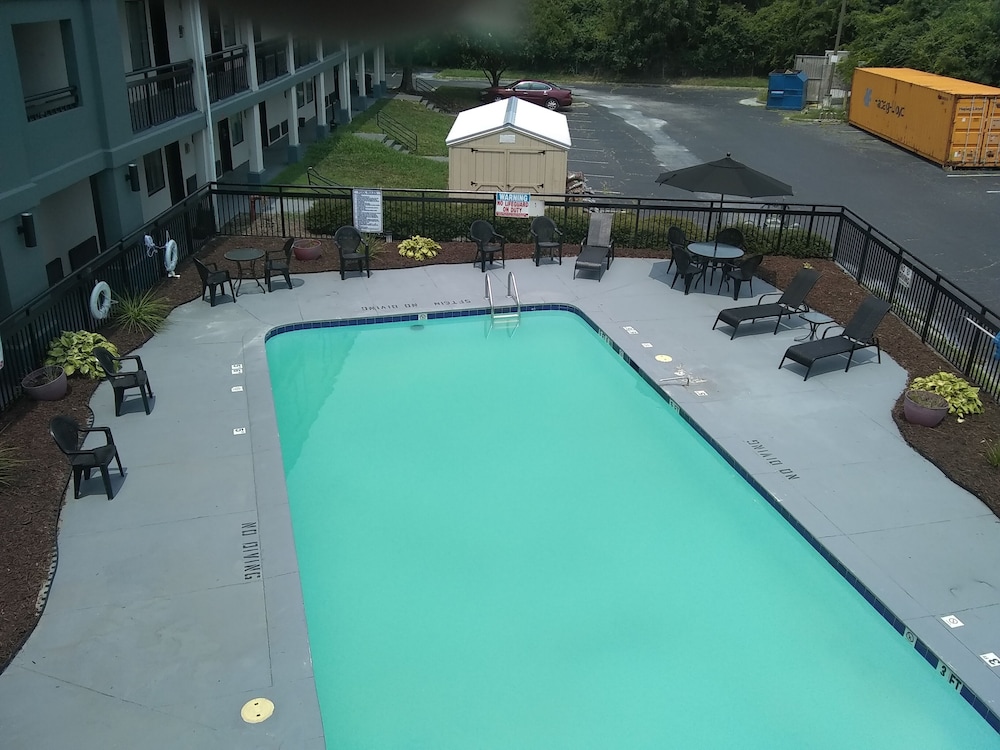 Clarion Pointe Greensboro Coliseum Area - photo 29