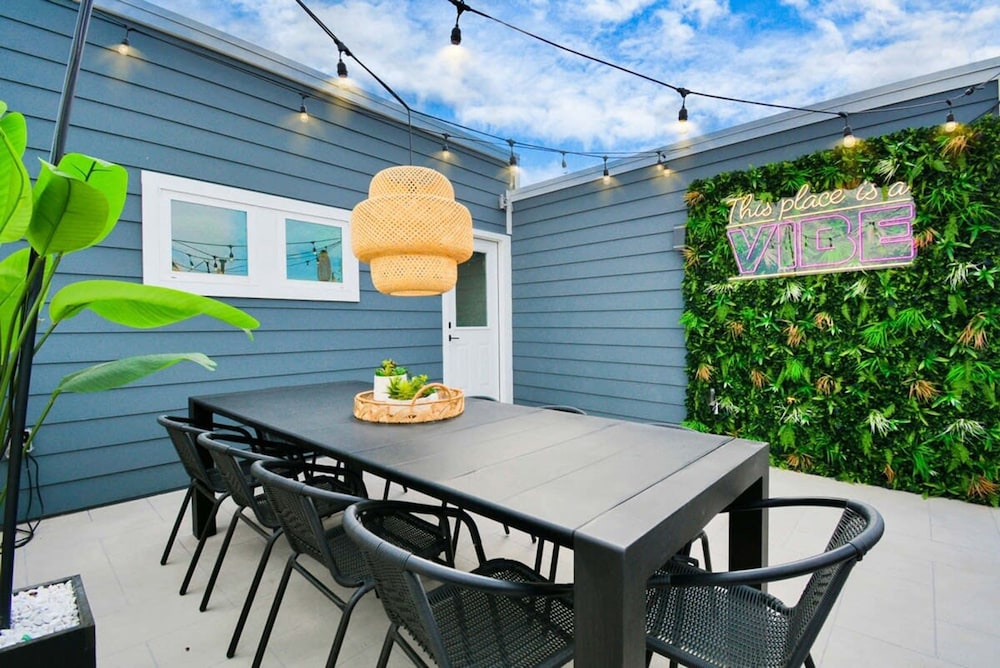 Paradise Palace Best Rooftop in HTX w Hot Tub - photo 42