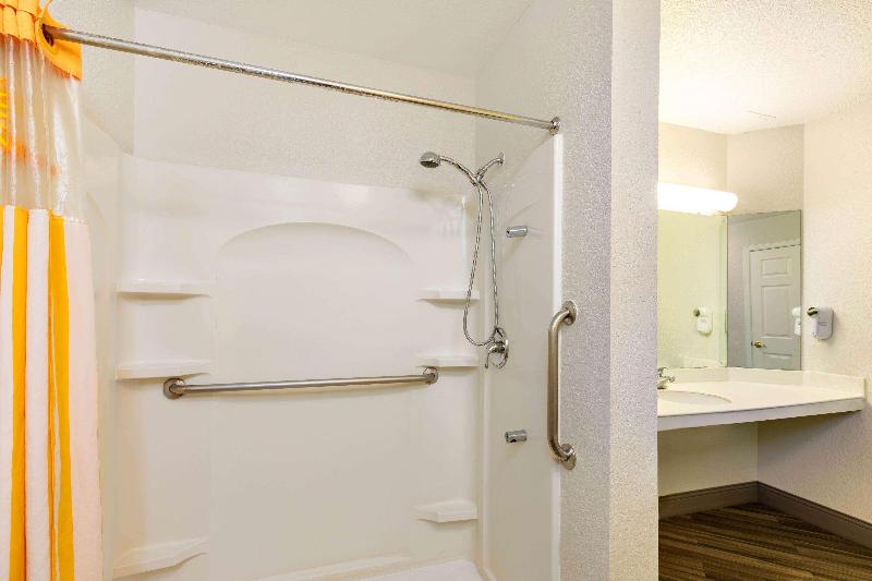 Travelodge by Wyndham El Paso Airport - photo 14