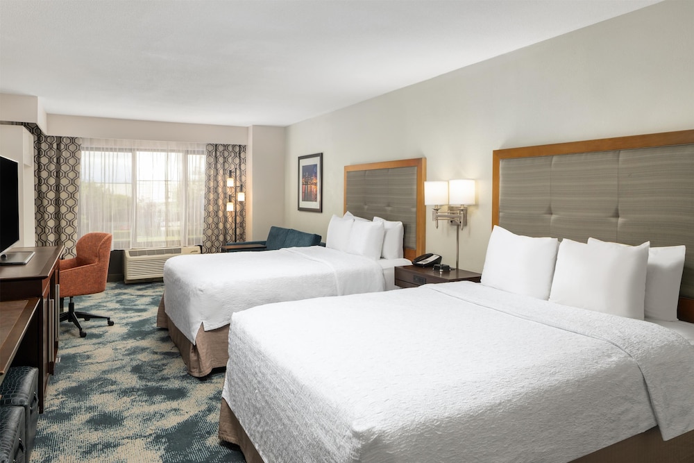 Hampton Inn Portland East - photo 21