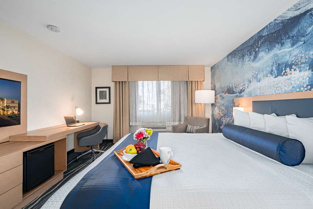 Best Western Plus Marina Gateway Hotel - photo 18