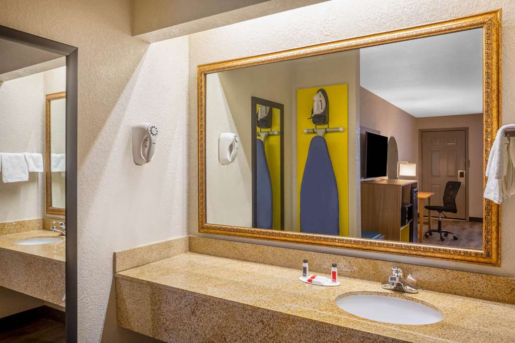 Days Inn by Wyndham Lonoke - photo 18