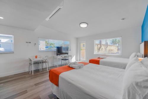 Spacious studio with Balcony and Parking at the Beach M46 — 4-Star Luxury Hotel in Hollywood, United States