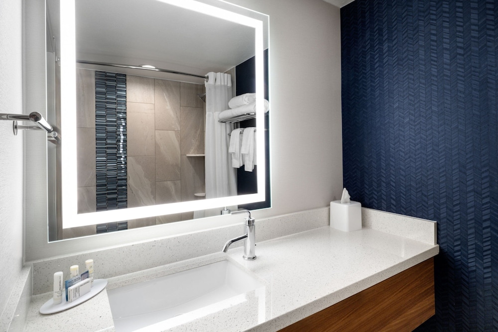 Fairfield Inn & Suites by Marriott Boulder - photo 15