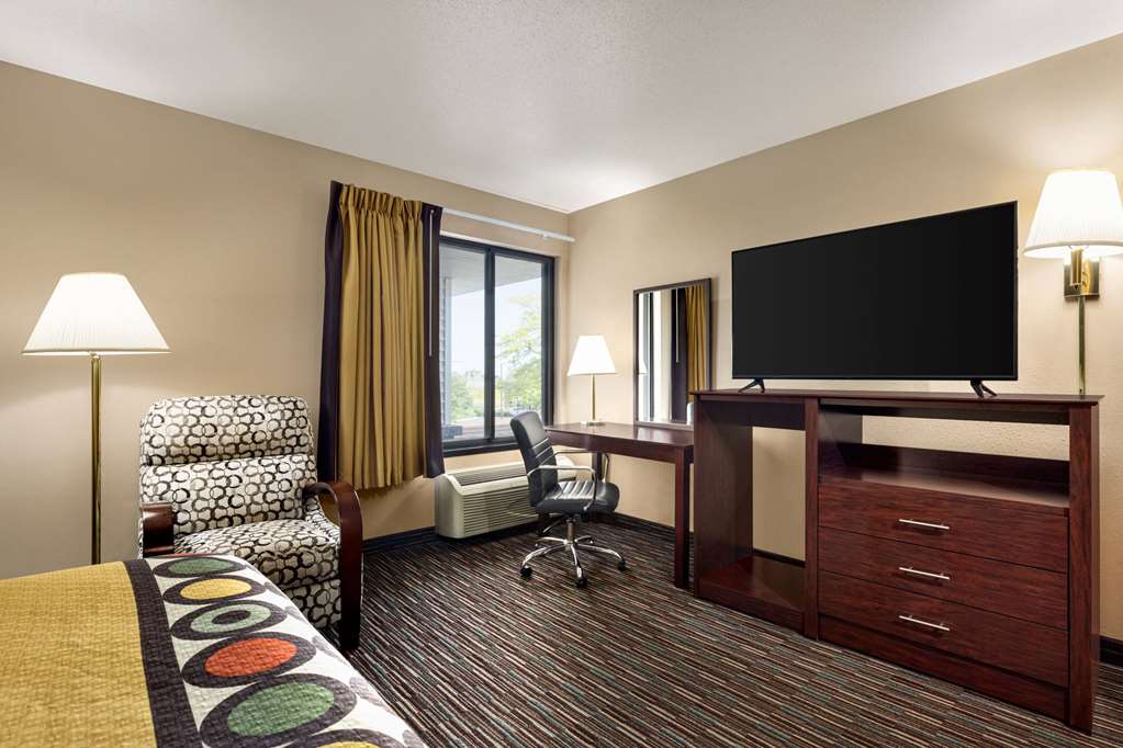 Super 8 by Wyndham Germantown Milwaukee - photo 14