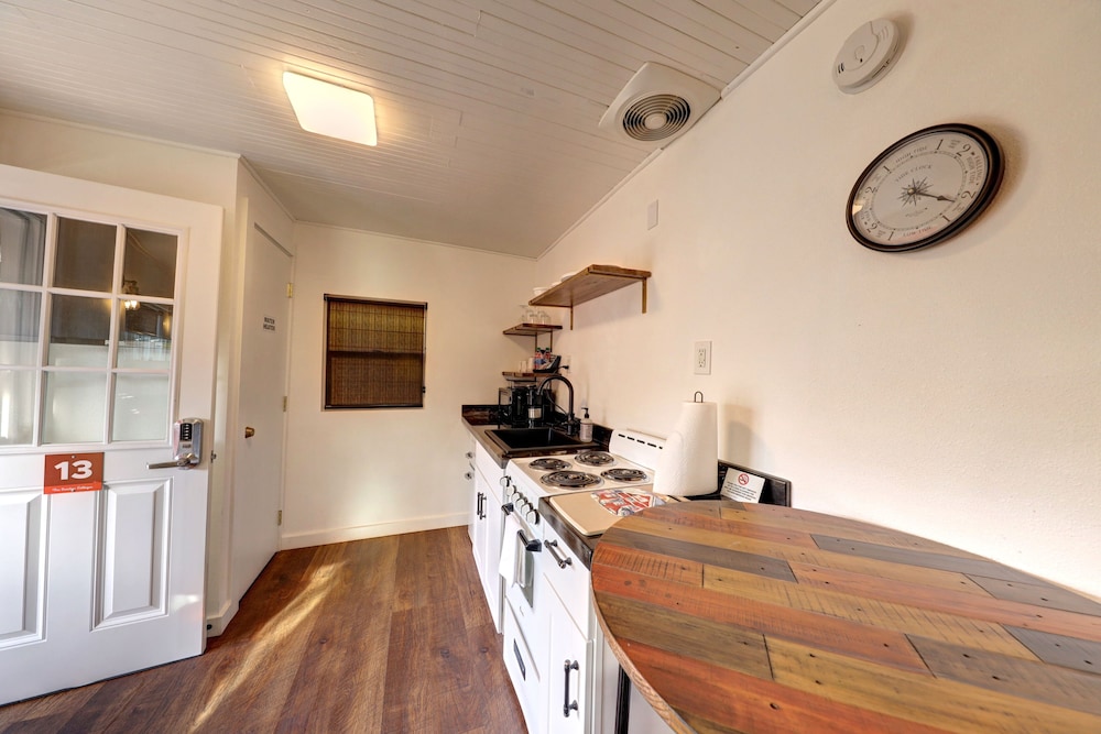 Seaview Motel & Cottages - photo 30