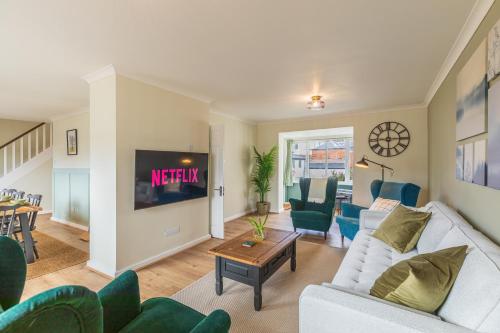 4 Bed City House with Private Garden and Parking — 4-Star Luxury Hotel in Winchester, United Kingdom