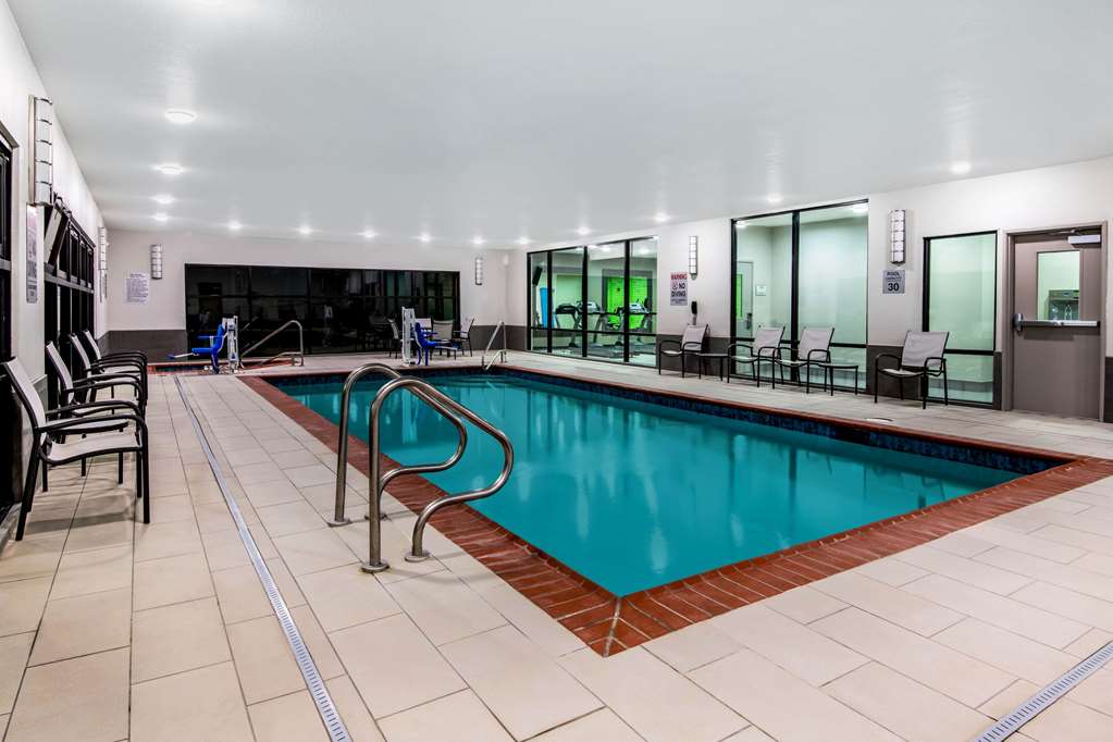 La Quinta Inn & Suites by Wyndham Pampa - photo 17