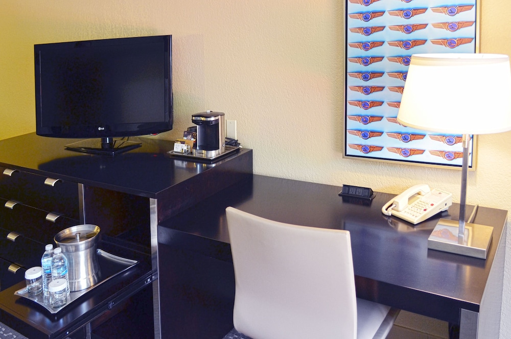 Doubletree by Hilton Houston Hobby Airport - photo 21