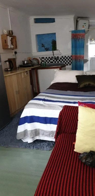 Cozy Private En Suite Studio