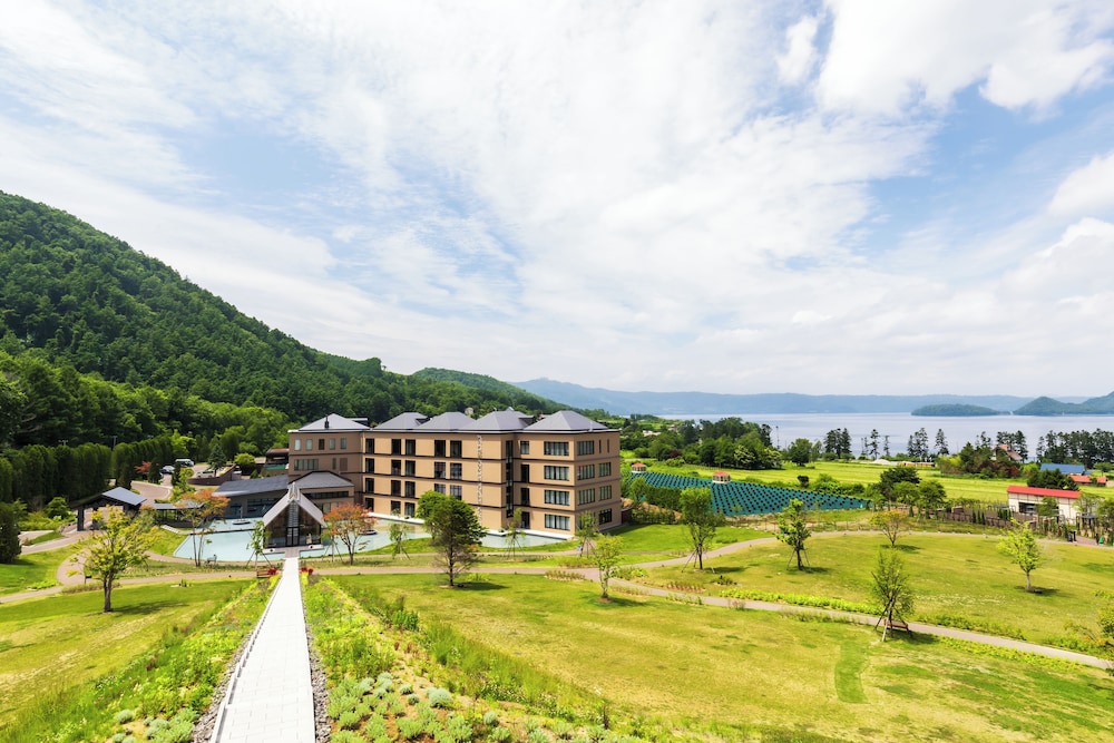 Lake Toya Tsuruga Resort Hikari no uta - carbon neutral hotel in Noboribetsu
