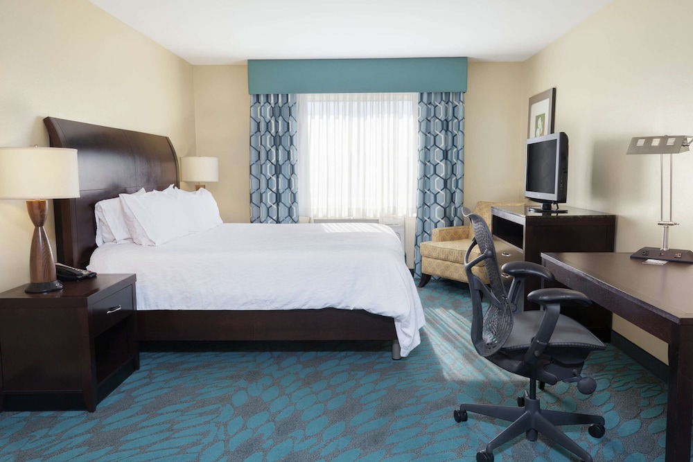 Hilton Garden Inn Fargo - photo 23