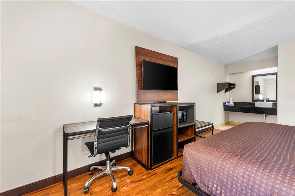 Econo Lodge Charlotte Airport - photo 35