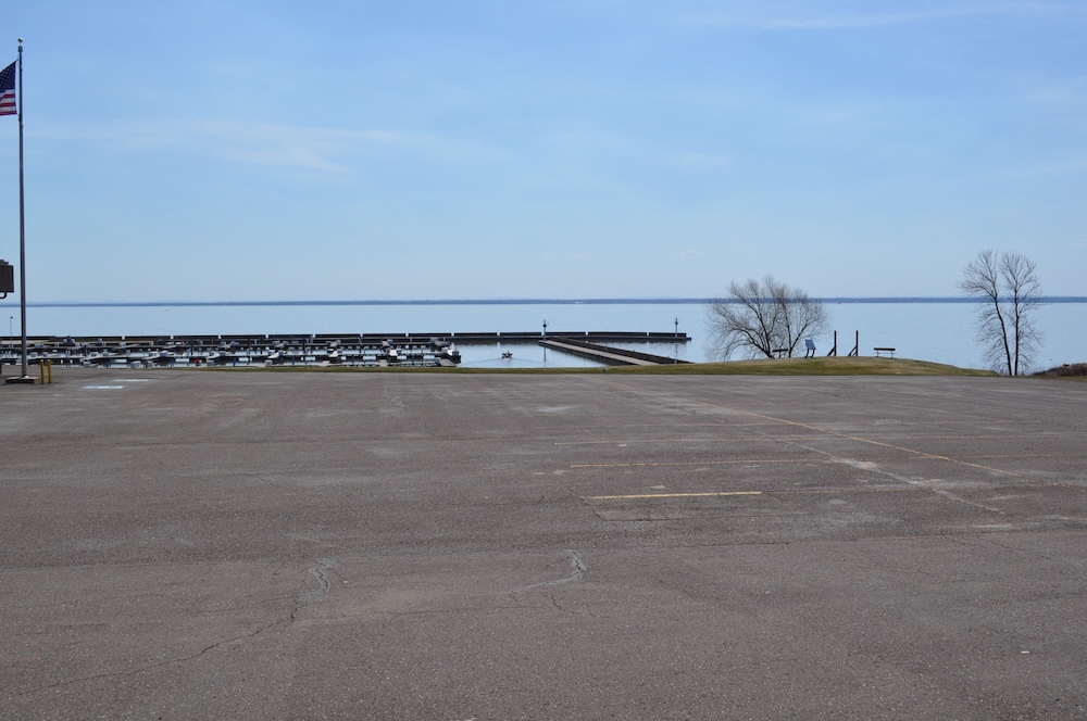 The Washburn Inn On the Lake - photo 43
