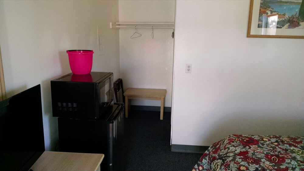 Backcountry Inn Motel - photo 6