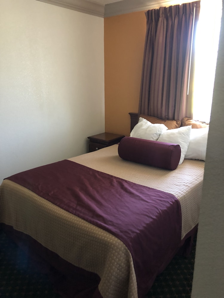 Cloverdale Wine Country Inn & Suites - photo 14