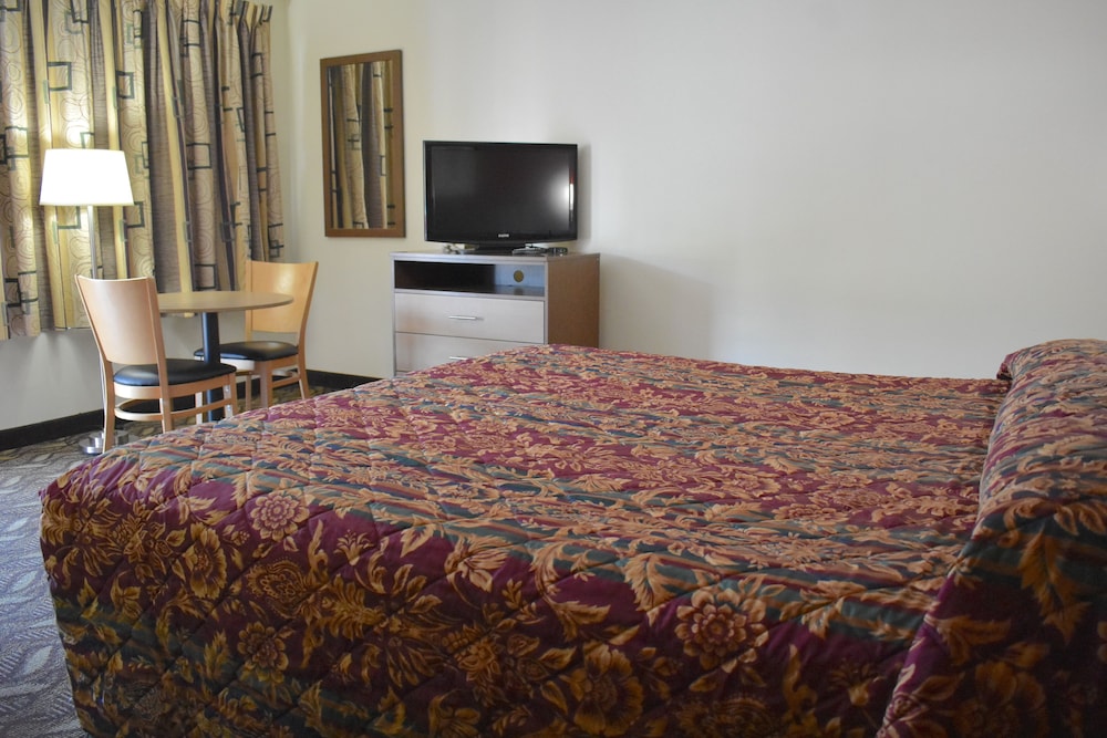 South Hills Motel - photo 16