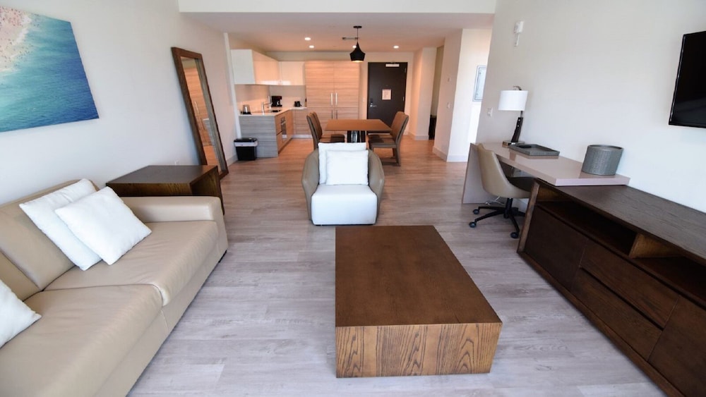 Spectacular 1 Bed Plus Den On To The Amazing Hollywood Beach Hollywood - photo 14