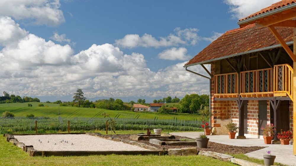 Le Cabanot - carbon neutral hotel in Unknown City