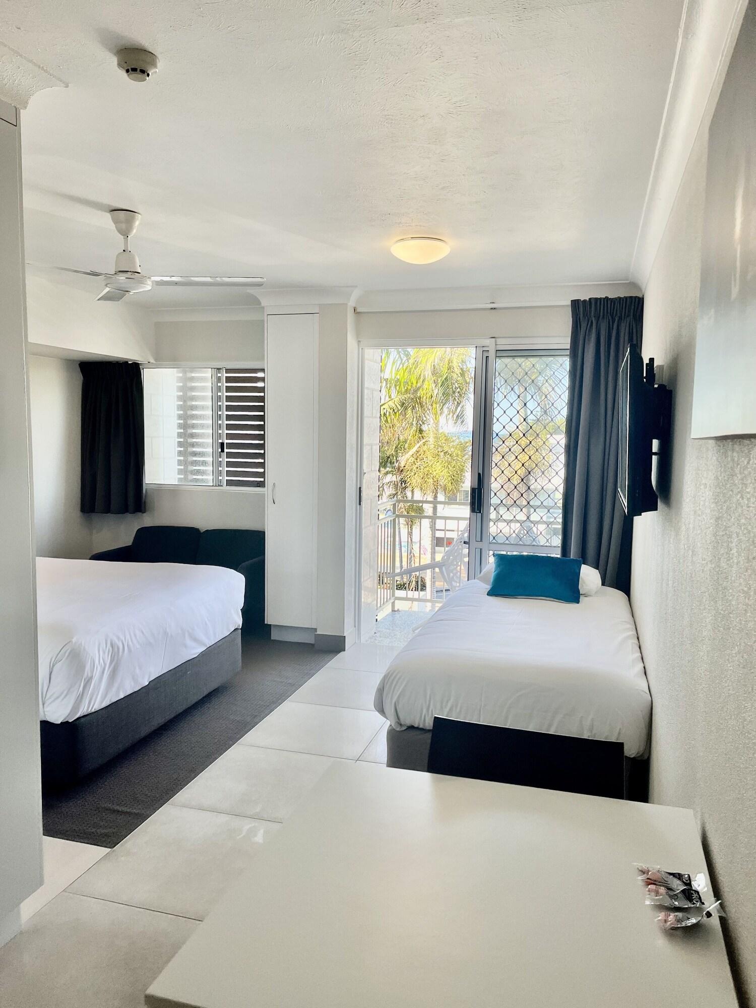 Top Level Deluxe Studio Unit 21 — 4-Star Luxury Hotel in Emu Park, Australia