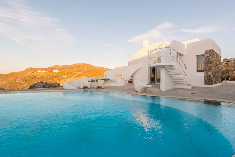 Villa Melmastia — 4-Star Luxury Hotel in Mykonos, Greece