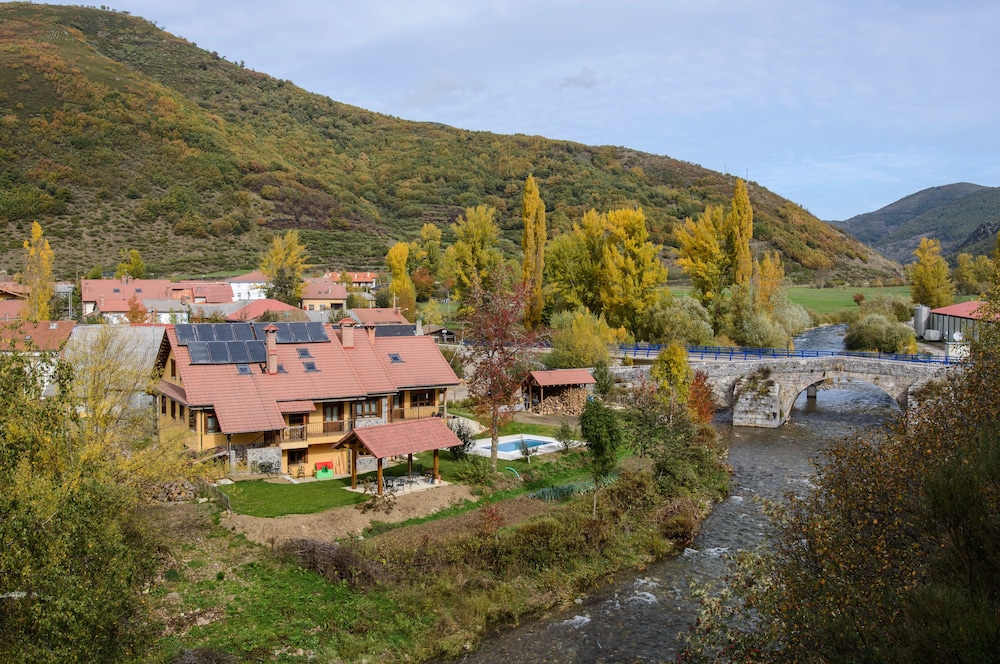 El Casar del Puente — 4-Star Luxury Hotel in Boca De Huergano, Spain