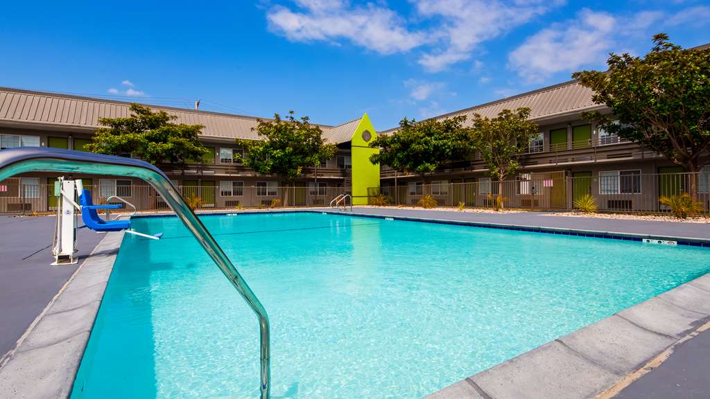 SureStay Plus Hotel by Best Western Point Richmond - photo 10