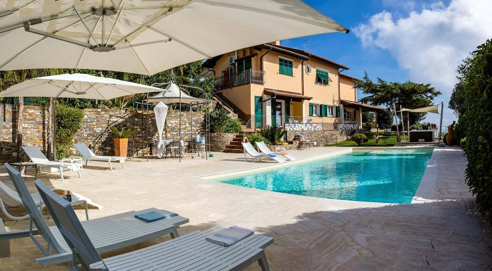 Il Mirto Bed and Breakfast — 4-Star Luxury Hotel in Imperia, Italy