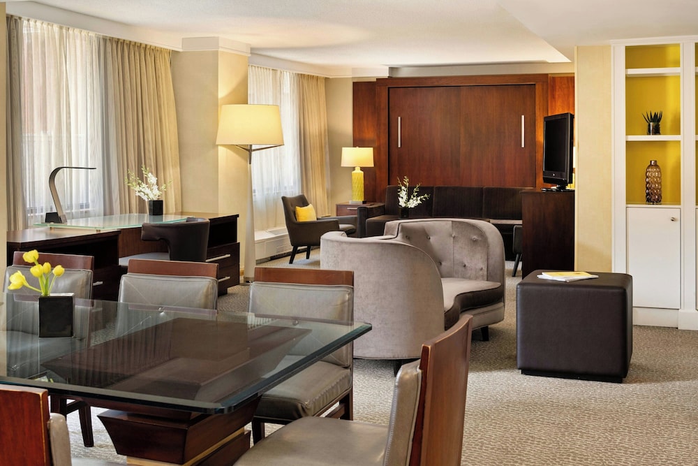 Renaissance Columbus Downtown Hotel - photo 17