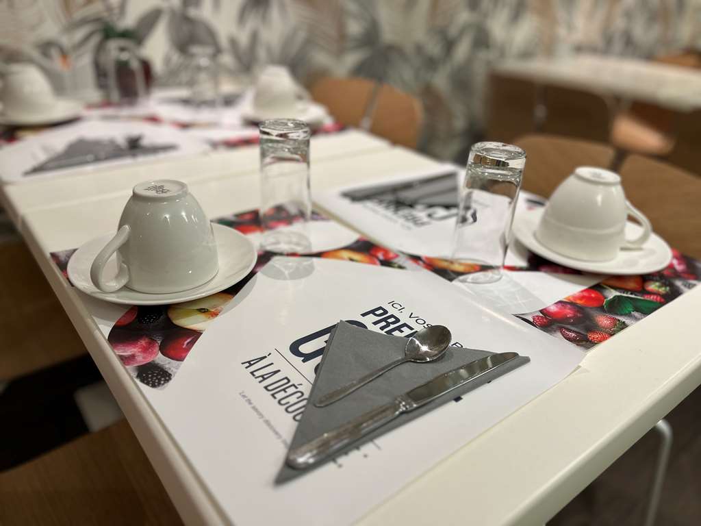 Kyriad Paris 18 Porte de Clignancourt Montmartre