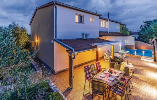 5 Bedroom Lovely Home In Pavicini — 4-Star Luxury Hotel in Marcana, Croatia