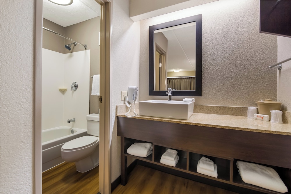 Red Roof Inn PLUS Nashville Airport - photo 27