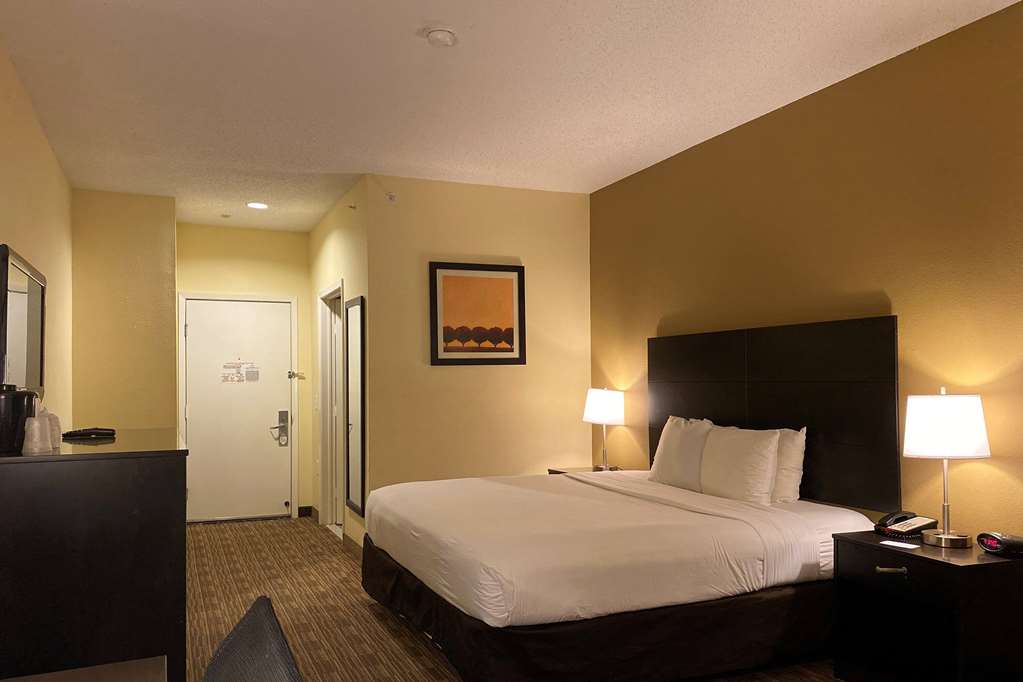 Baymont by Wyndham Houston North - photo 14