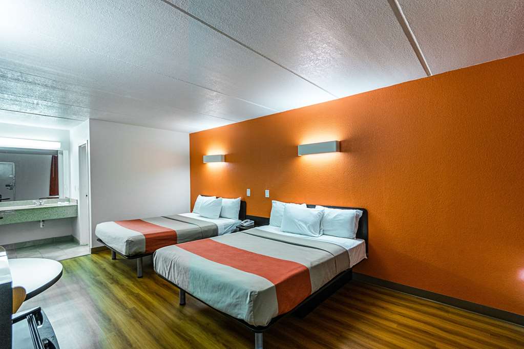 Motel 6 Cleveland TX - photo 11
