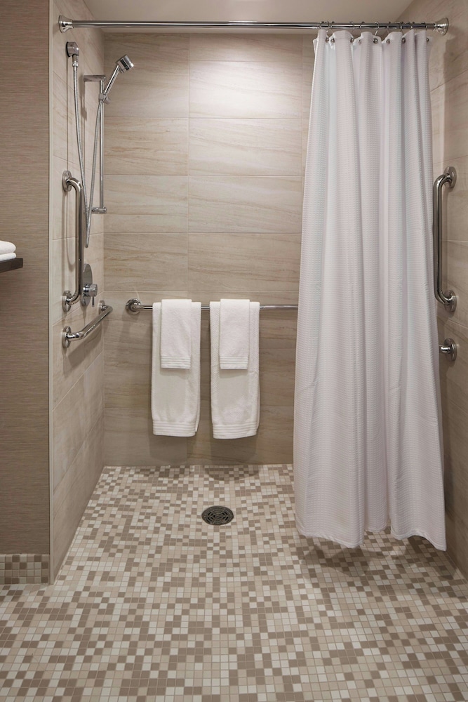 The Del Monte Lodge Renaissance Rochester Hotel & Spa - photo 32