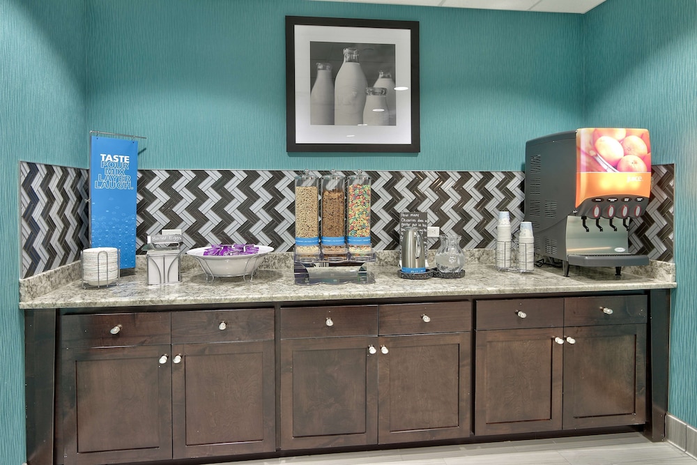 Hampton Inn & Suites Albuquerque Airport - photo 35