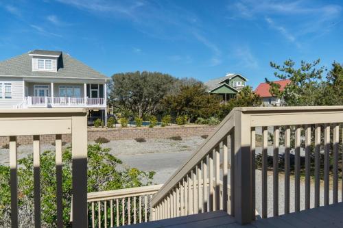 Pelican Palace by Oak Island Accommodations - photo 21