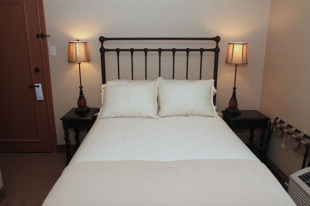 The Beaumont Inn - photo 13