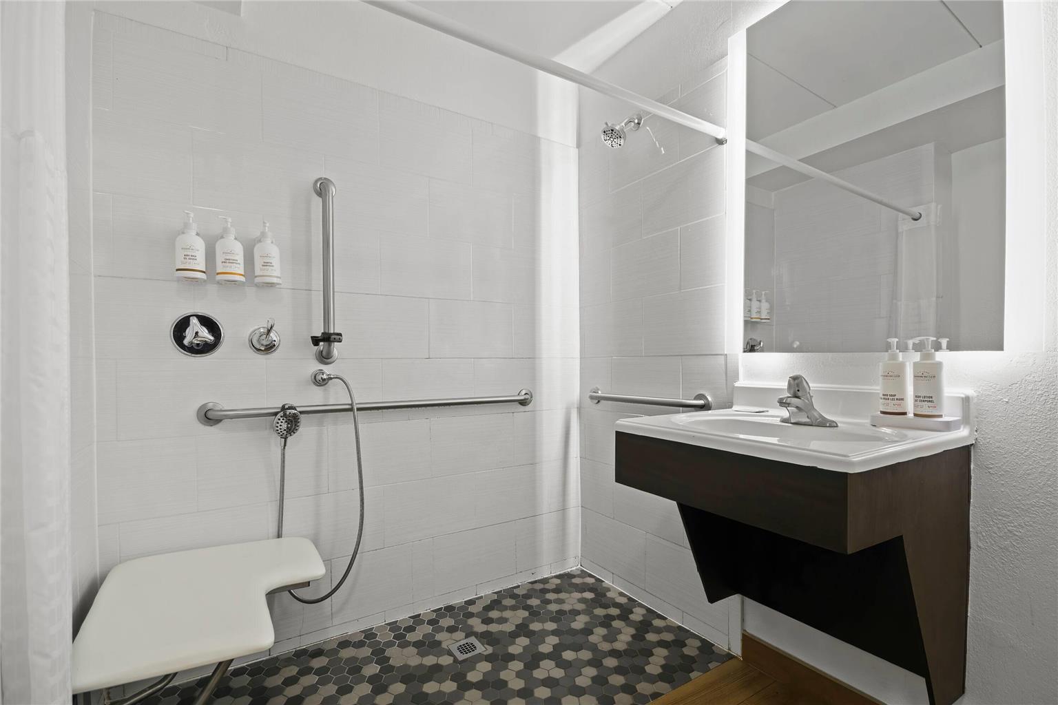 La Quinta Inn & Suites by Wyndham Sturbridge - photo 34
