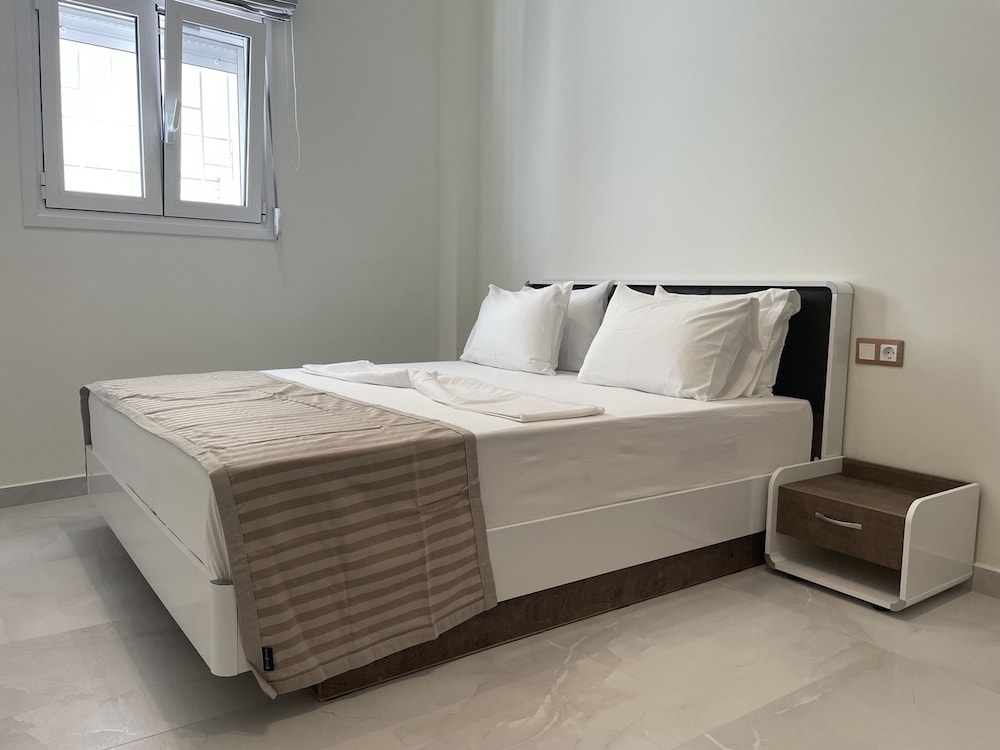 Feel Breeze Athens — 4-Star Luxury Hotel in Aigaleo, Greece