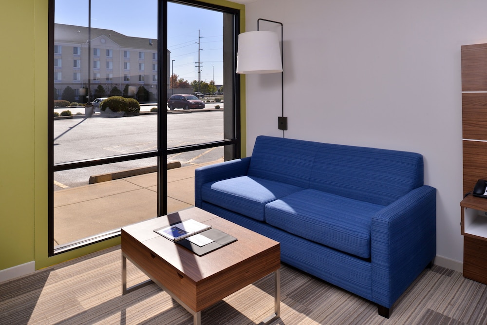 Holiday Inn Express Springfield an IHG Hotel - photo 4