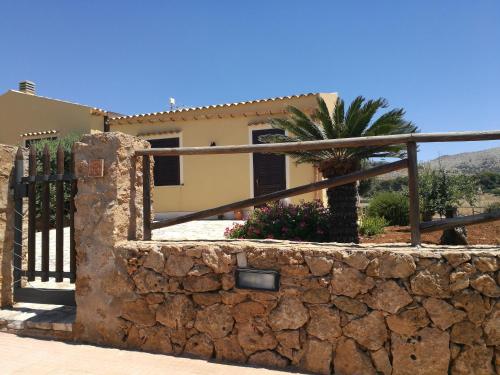 La villa dei girasoli — 4-Star Luxury Hotel in Custonaci, Italy