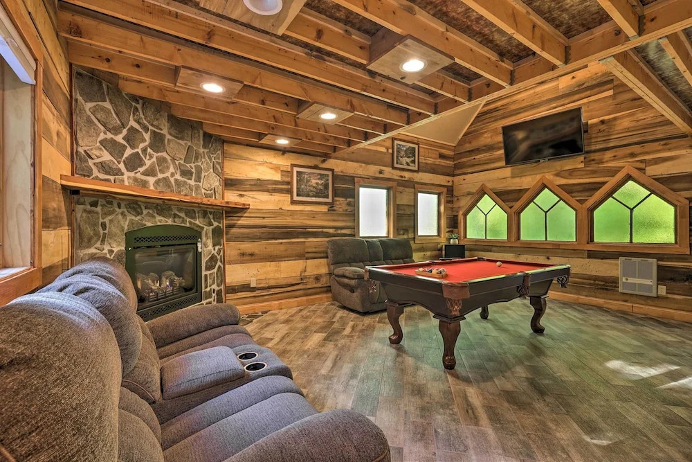 2 Mi to Beech Mtn Resort: Cabin w Deck & Grill - photo 11