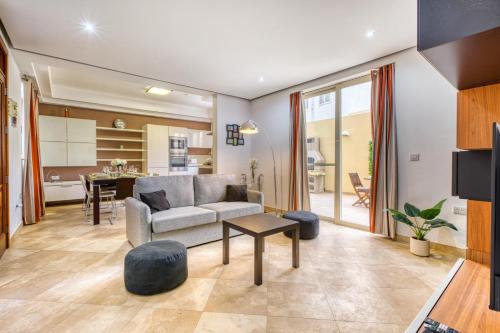 Swieqi 3 bedroom with Patio — 4-Star Luxury Hotel in Swieqi, Malta