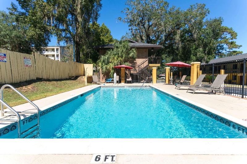 Howard Johnson by Wyndham Tallahassee - photo 14