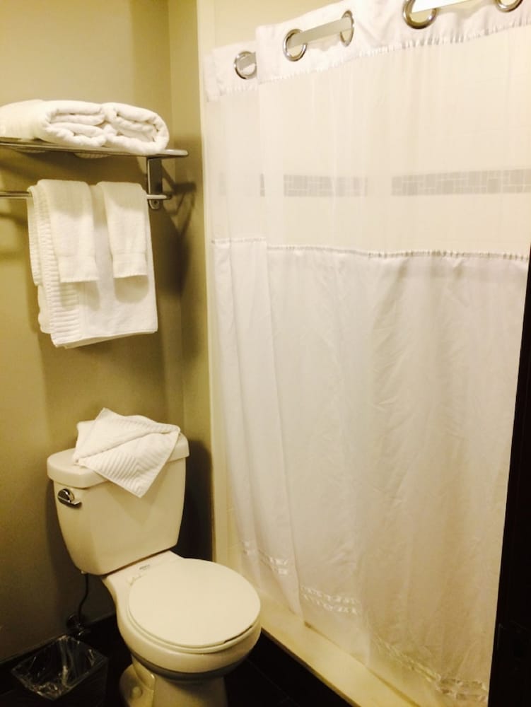 East Avenue Inn & Suites - photo 6