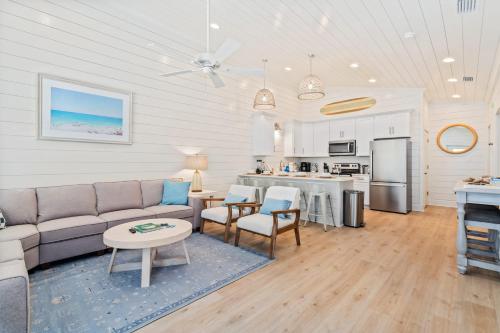 Brand New Luxury Rental on Oleander Unit B — 4-Star Luxury Hotel in Dauphin Island, United States