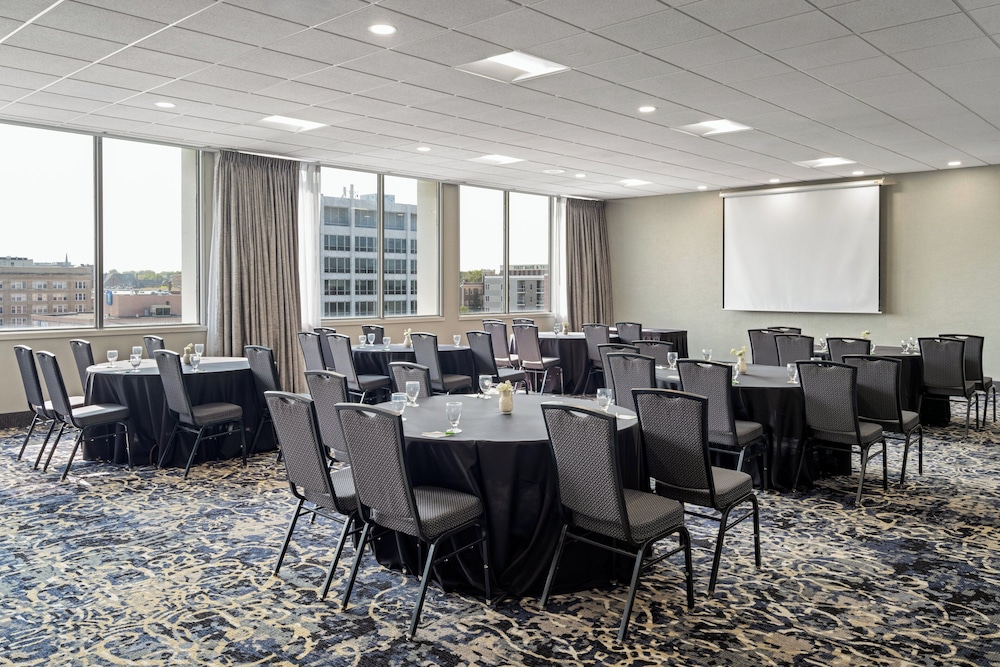 Holiday Inn Sioux Falls City Centre by IHG - photo 51