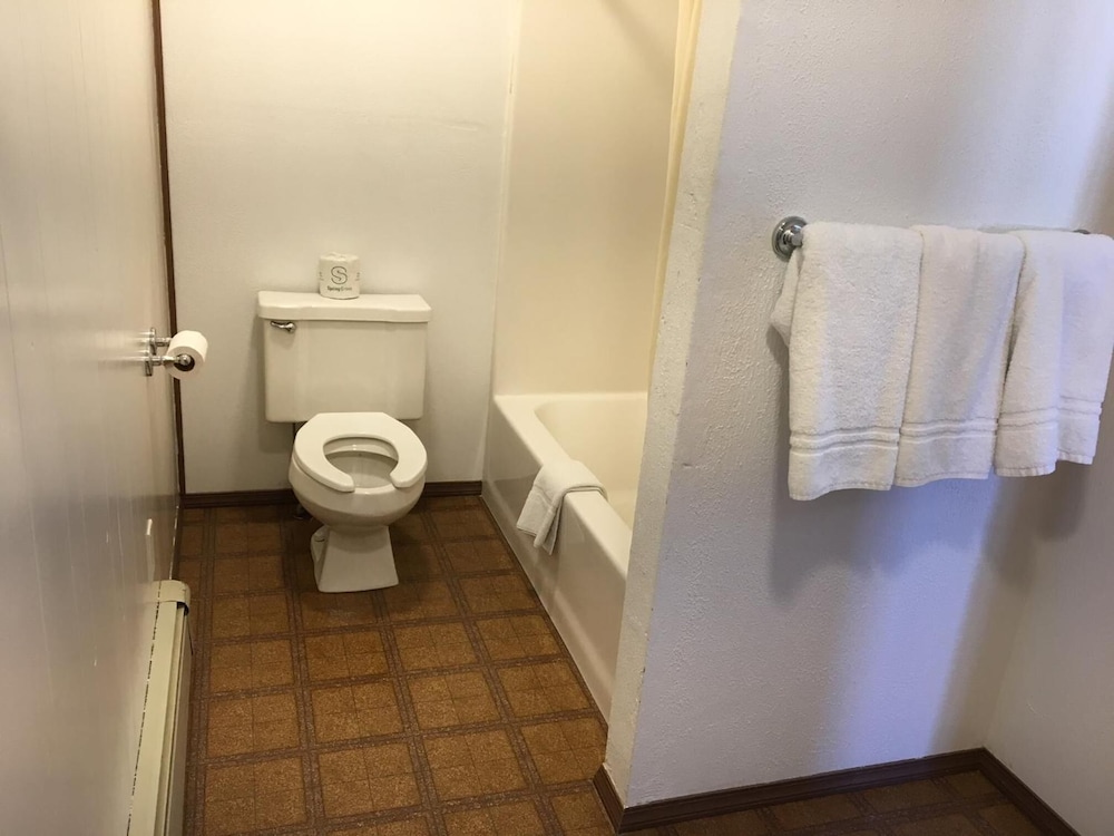 Coho Motel and Suites - photo 23